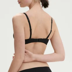 Soutien-gorge emboitant moulé armatures