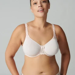 Soutien-gorge emboitant moulé