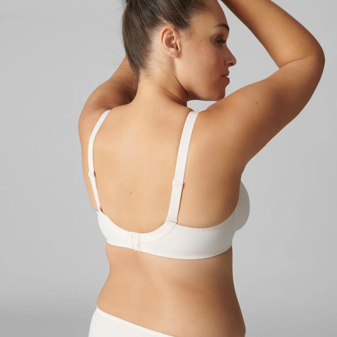 Soutien-gorge emboitant moulé