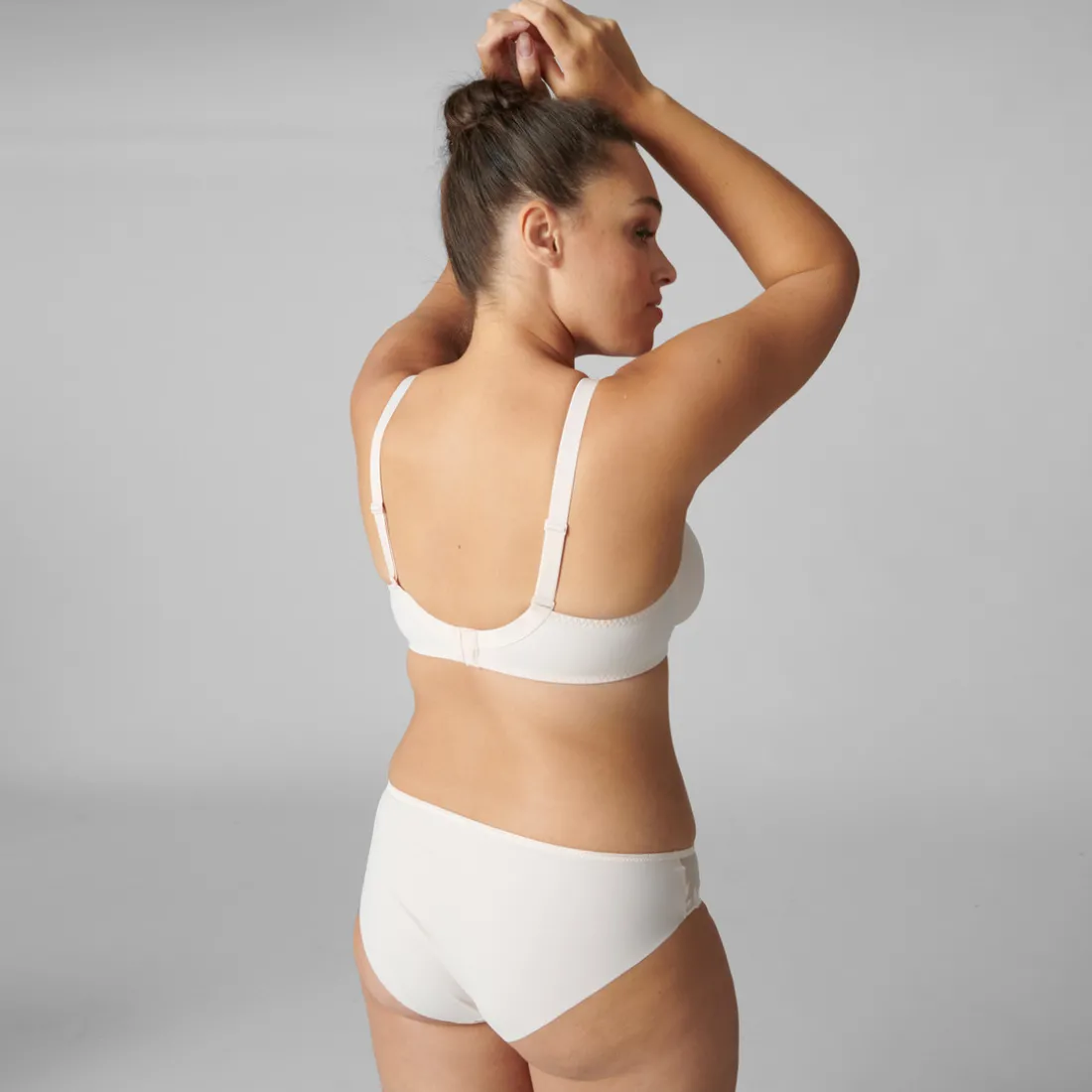 Soutien-gorge emboitant moulé