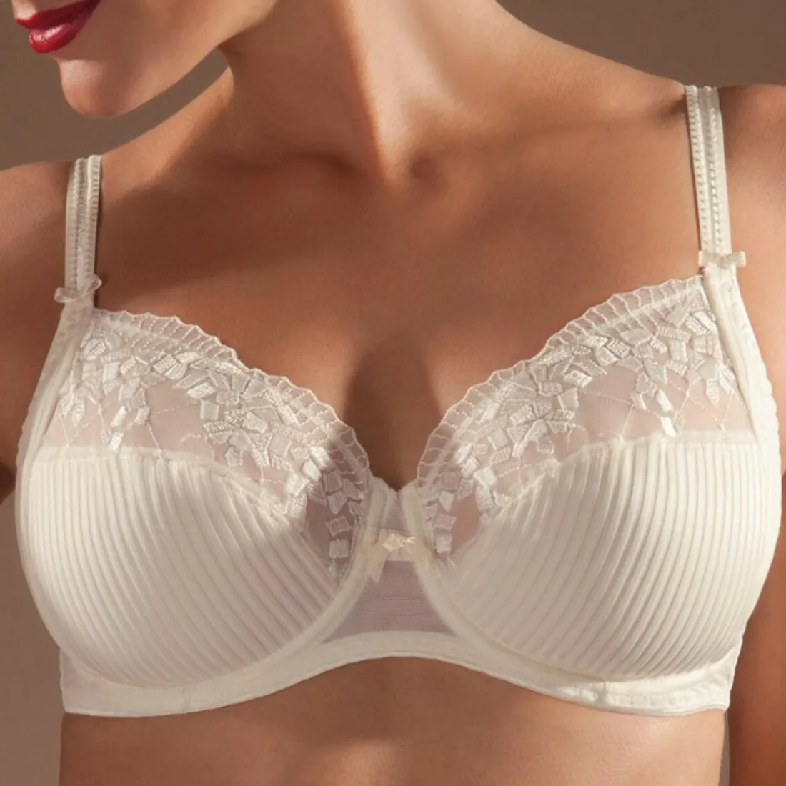 Soutien-gorge emboîtant armatures ivoire