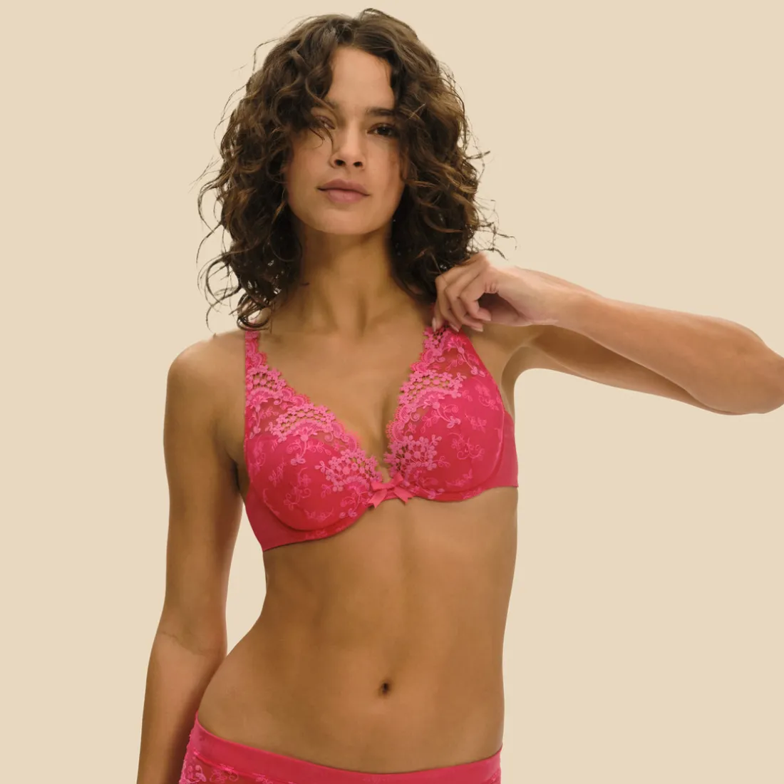 Soutien-gorge push-up décolleté plongeant