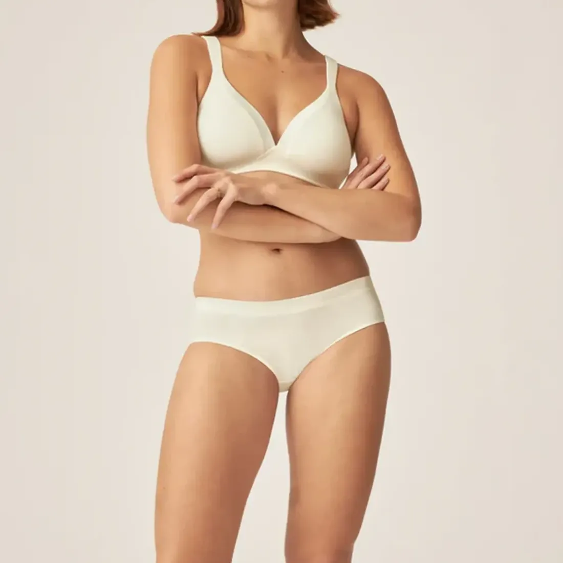 Soutien-gorge sans armatures avec coque et ruban brillant écru