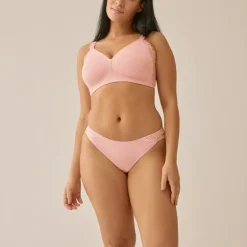 Soutien-gorge souple avec effet lisse latéral et dentelle - Rose