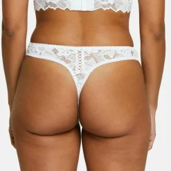 String - Blanc en dentelle
