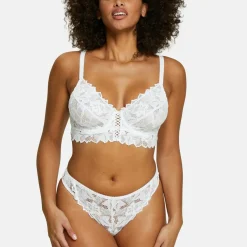 String - Blanc en dentelle