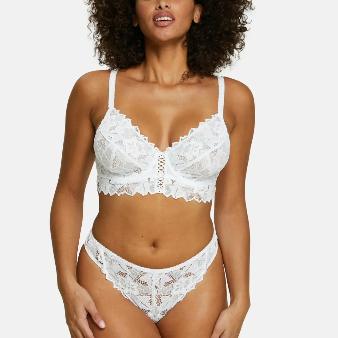 String - Blanc en dentelle