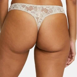 String en dentelle