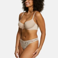 String en dentelle