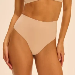 String gainant taille haute