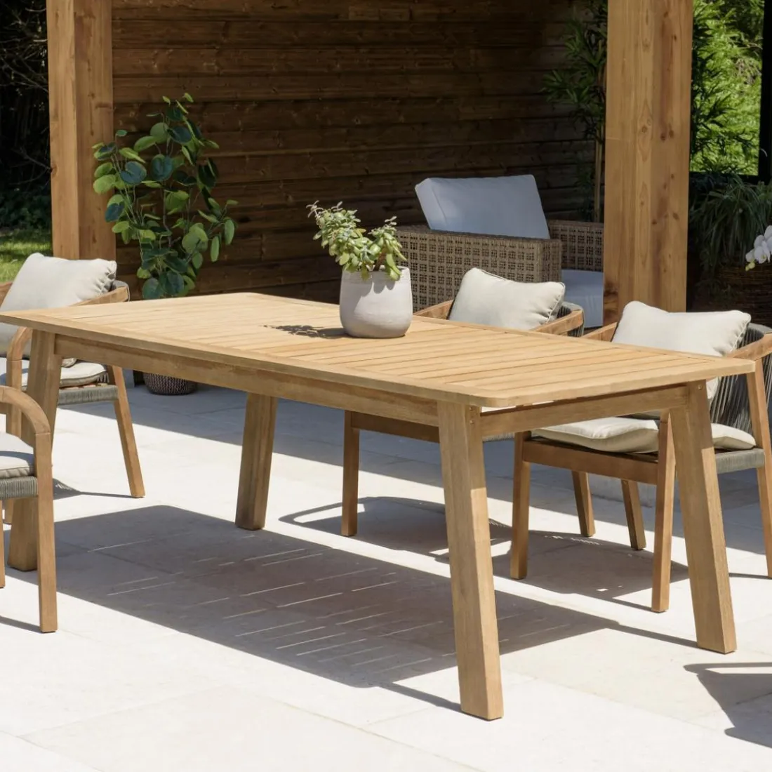 Table à manger de jardin en acacia CELESTIN