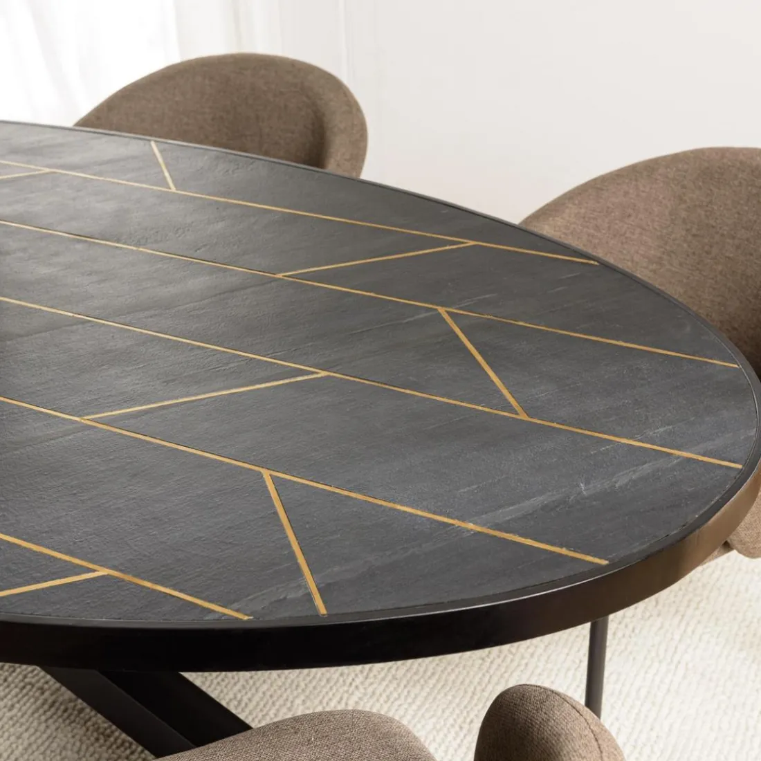 Table à manger plateau ovale effet pierre motifs dorés BASILE