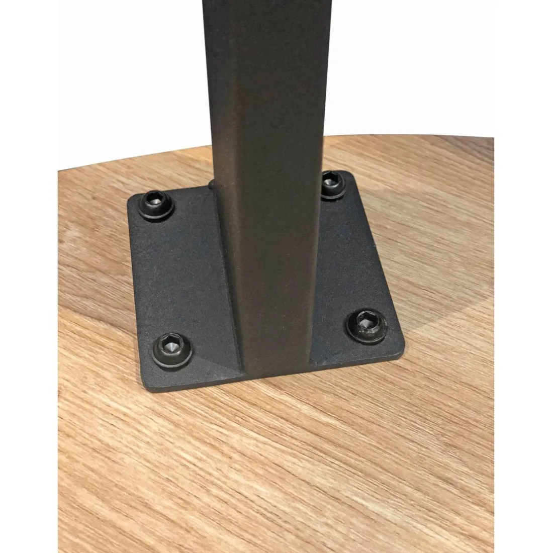 Table d'appointe noir, plateau en MDF décor chêne avec accents de couleur