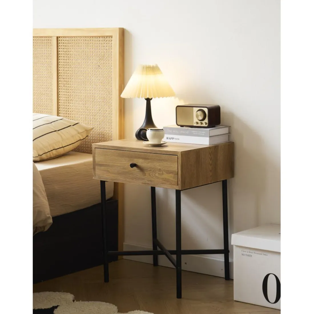 Table de Chevet TORRING son design moderne et sa structure en bois