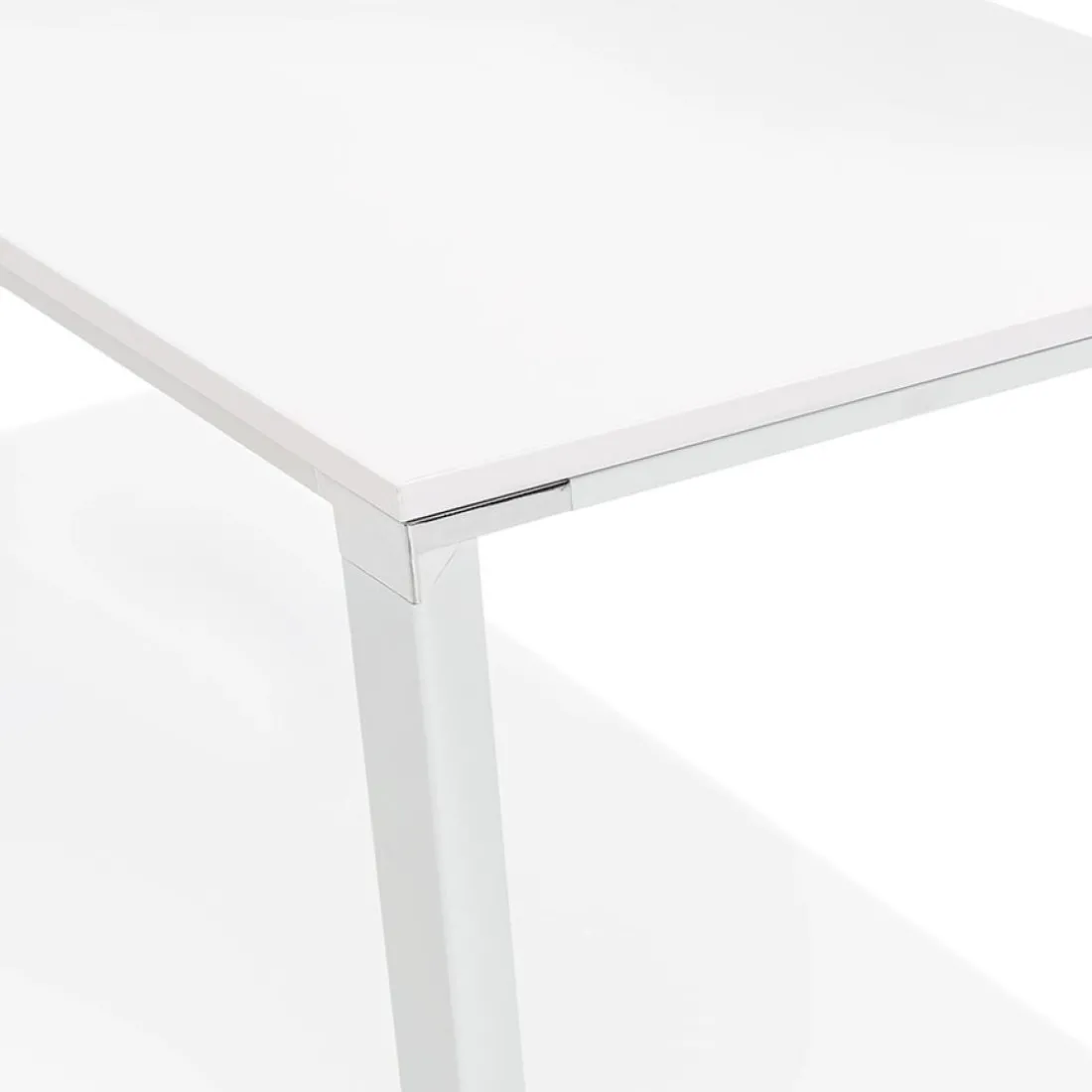 Table de réunion ou à manger design 'XLINE' en bois blanc