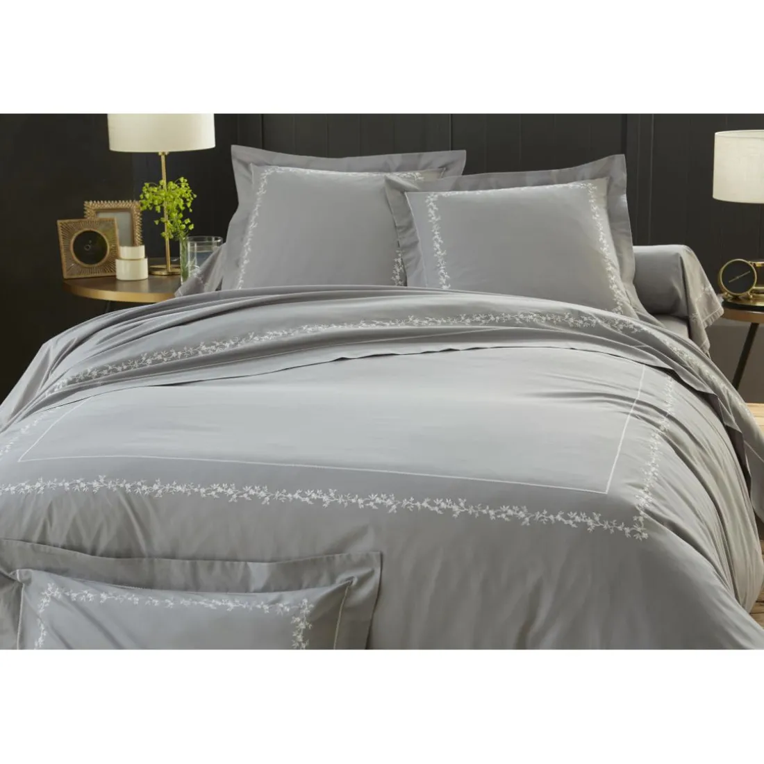 Taie d'oreiller, taie de traversin en percale de coton ADELE fleurs brodées et torsades- gris