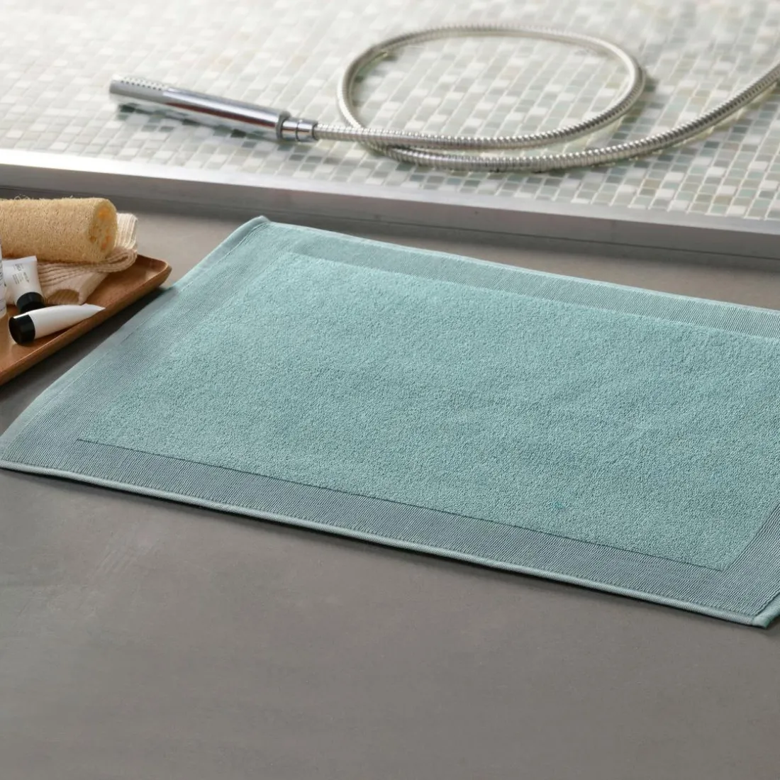 Tapis de bain CAROLINETAP bleu céladon