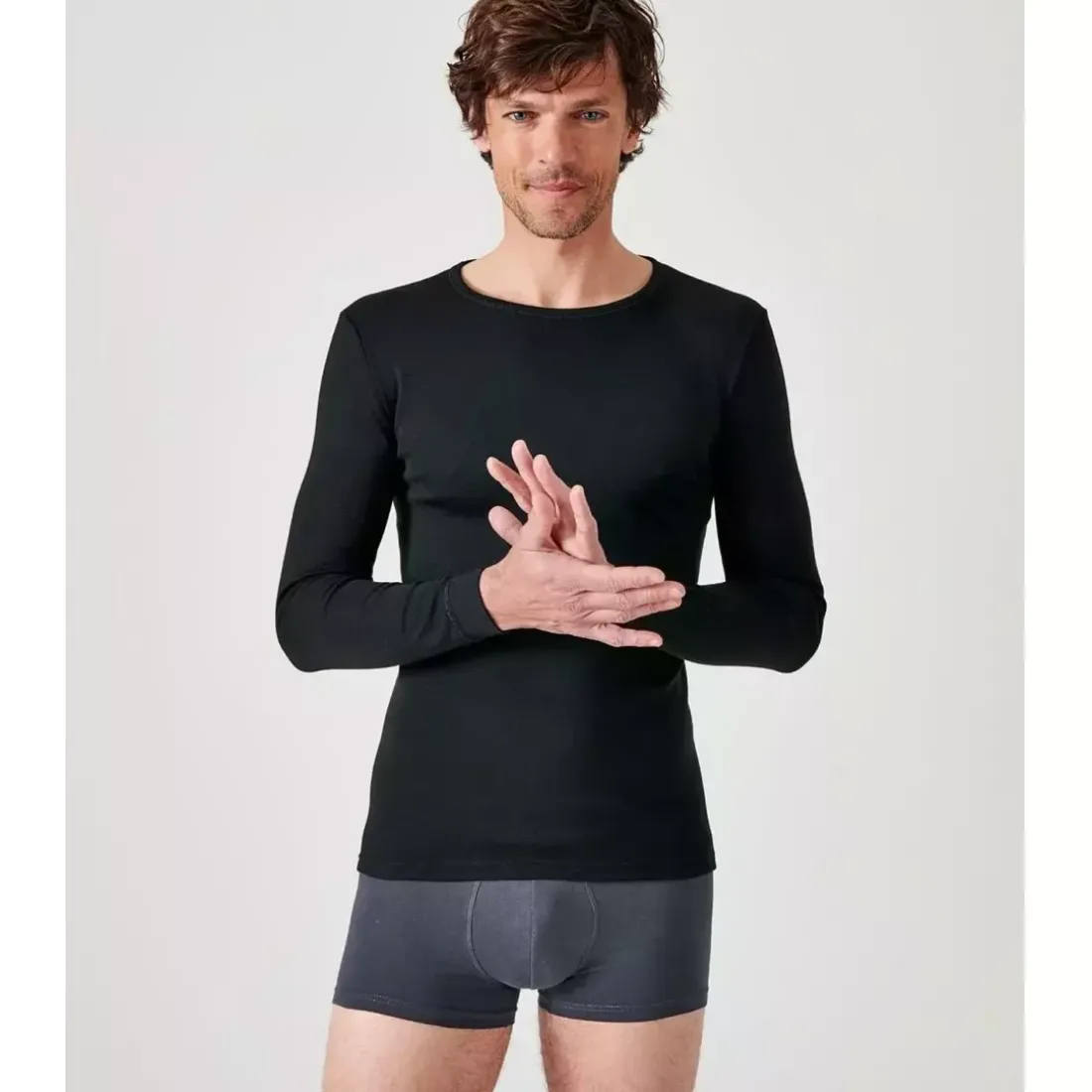 Tee-shirt manches longues col rond en maille noir