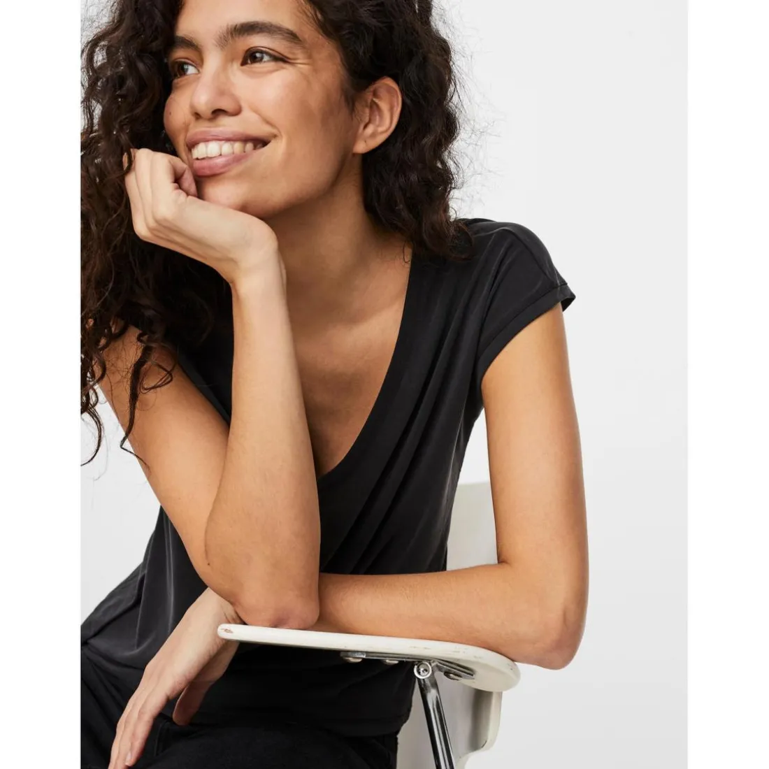 T-shirt Relaxed Fit Col en V Manches courtes Longueur regular noir