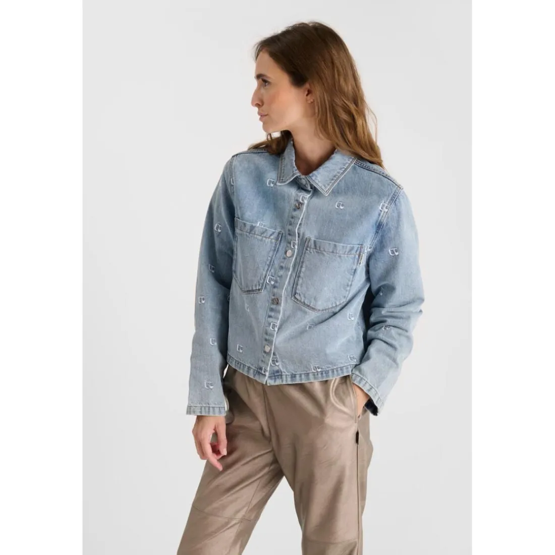 Veste en jeans à broderies monogramme APOLO Emma