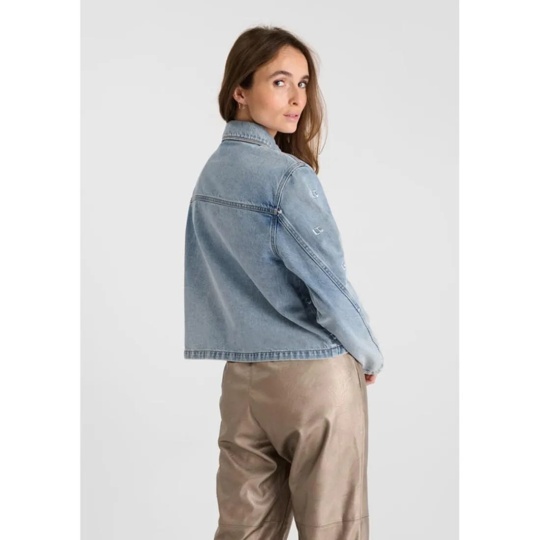 Veste en jeans à broderies monogramme APOLO Emma