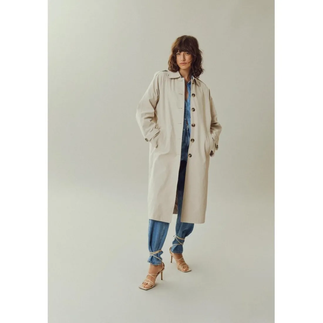 Veste poignets à boucle réglable col italien gris clair